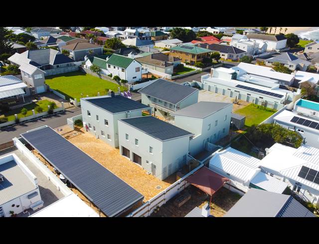 M² LODGE FOR SALE IN KLEINMOND CENTRAL